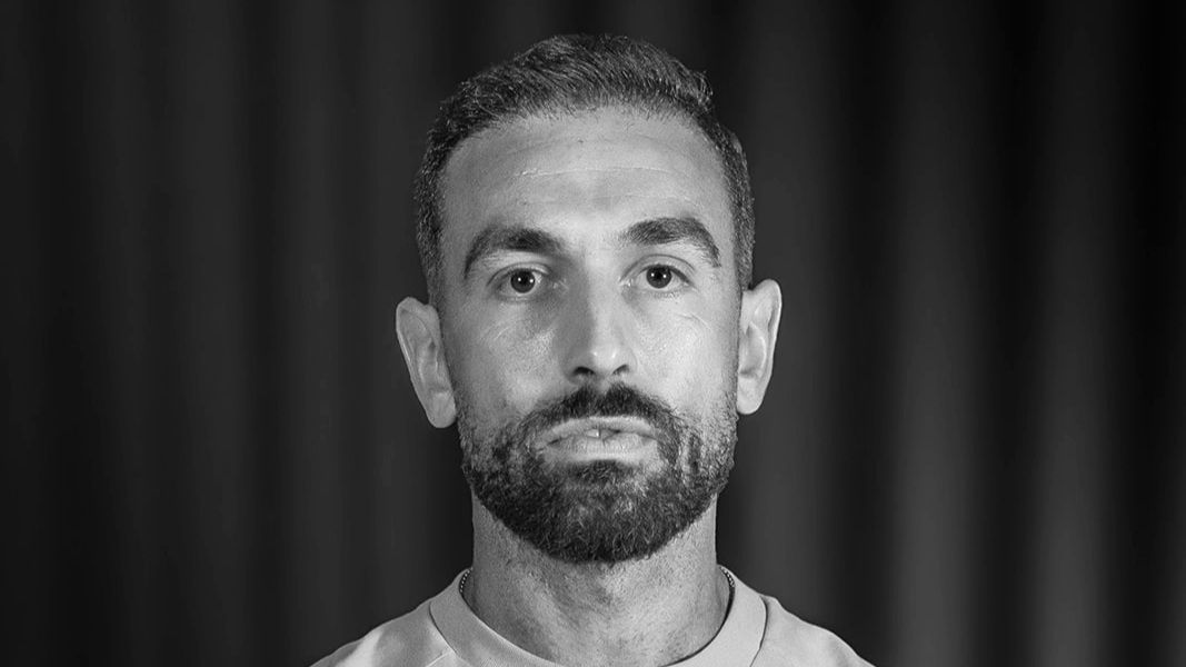 Auf einem Porträtfoto ist Ulises García Jociles zu sehen.