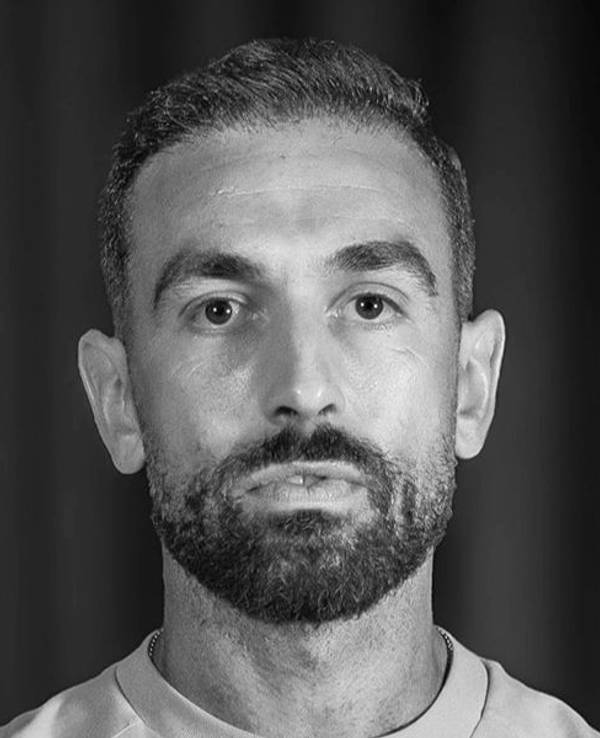 Auf einem Porträtfoto ist Ulises García Jociles zu sehen.