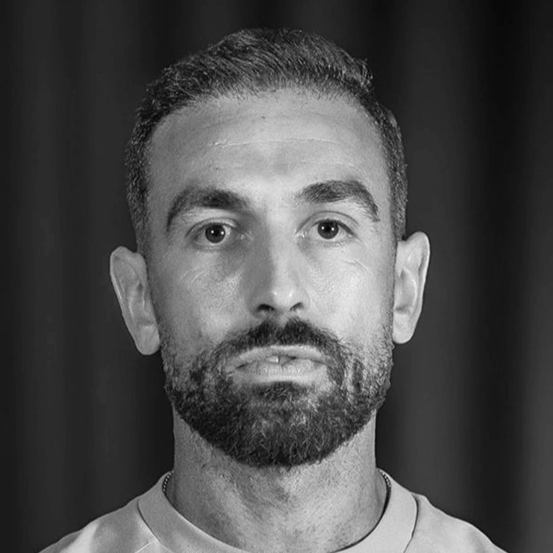Auf einem Porträtfoto ist Ulises García Jociles zu sehen.