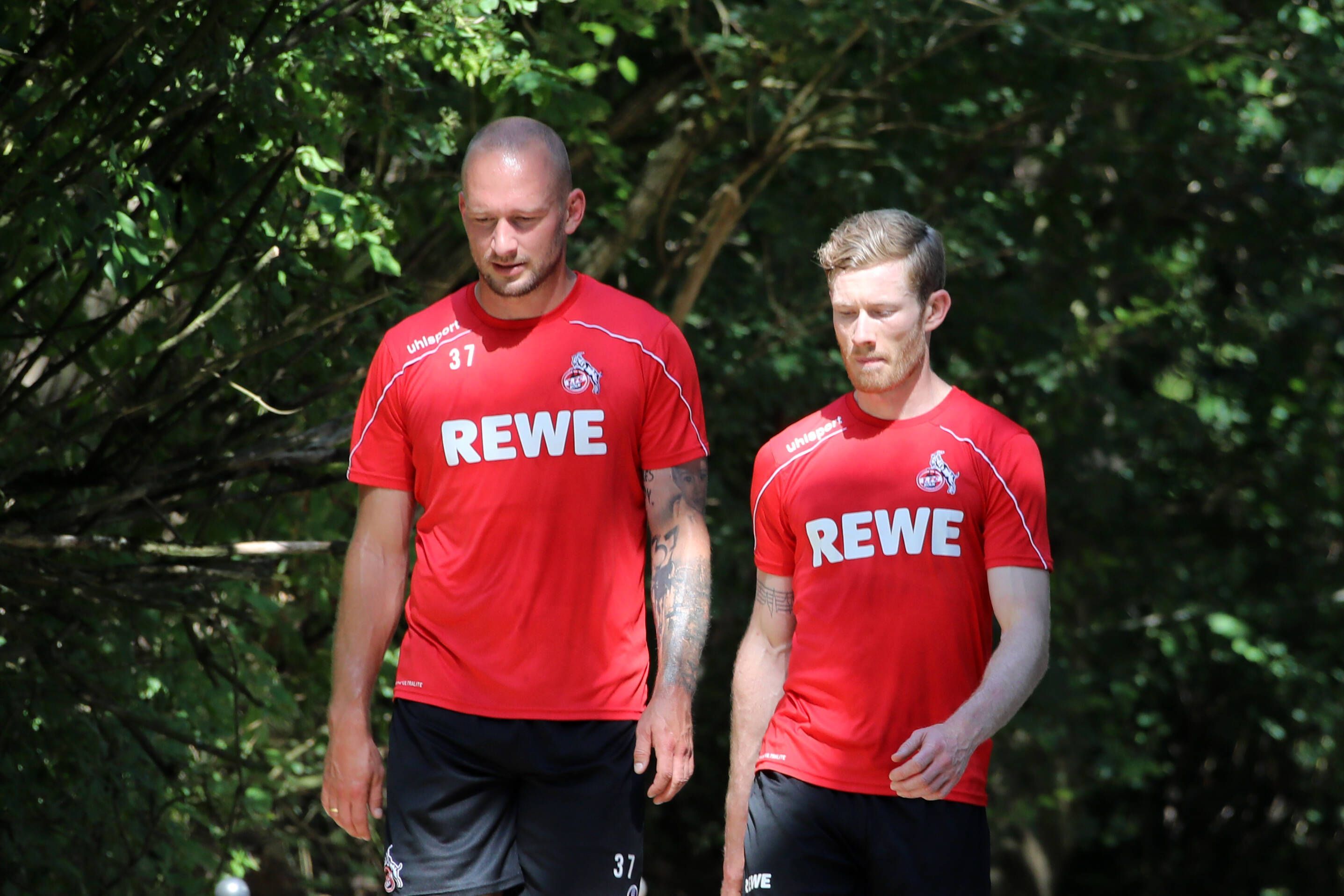 Toni Leistner und Florian Kainz in FC-Trainingsshirts.