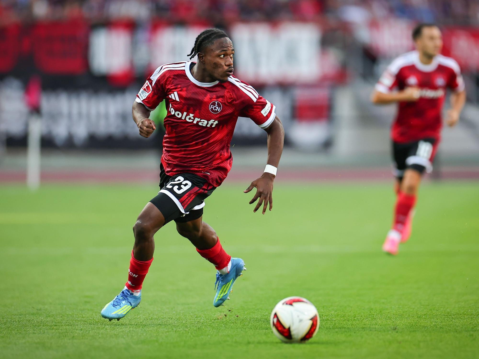 Mohamed Ali Zoma für den 1. FC Nürnberg am Ball
