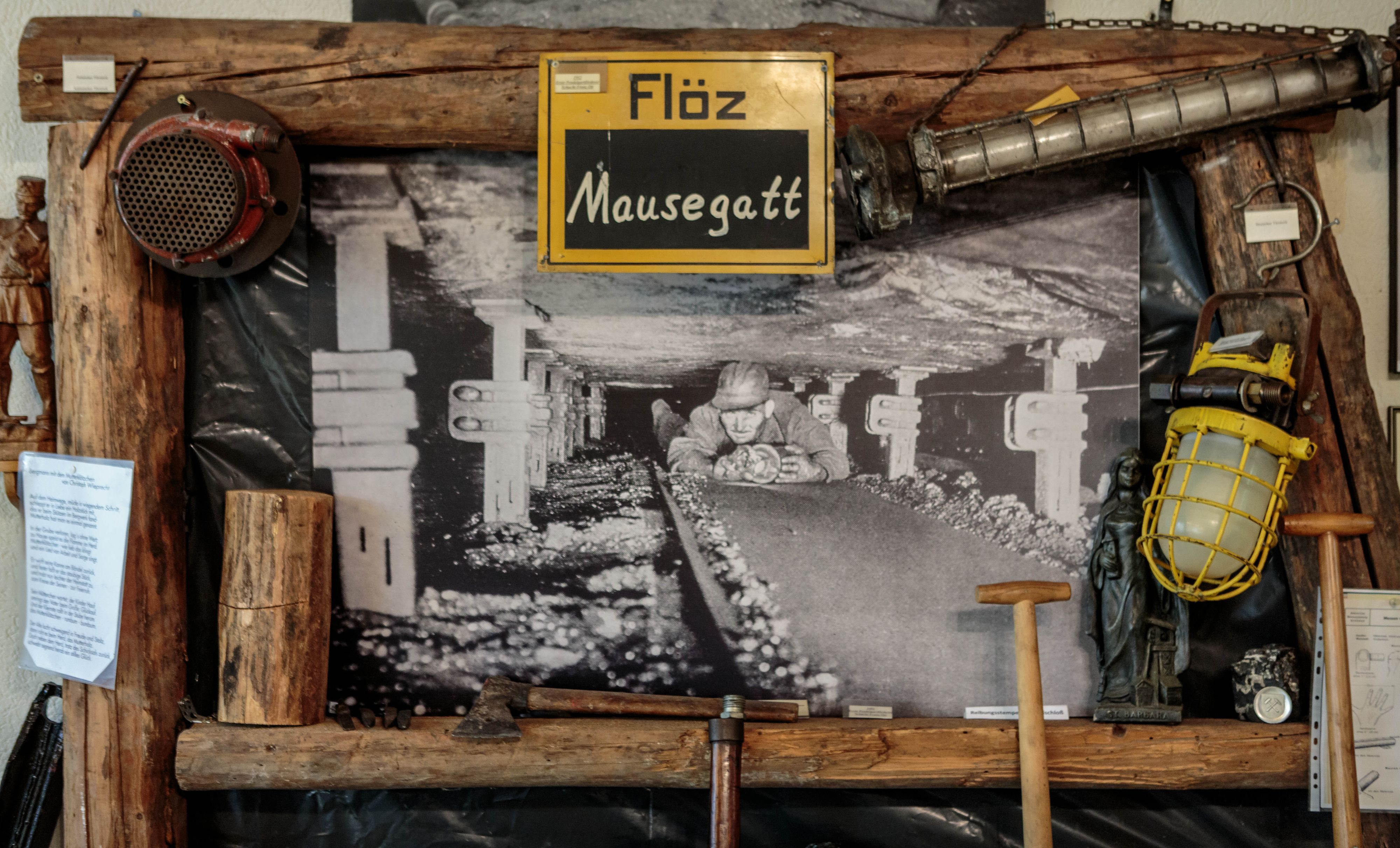 Rundgang durch die Rheinhauser Bergbausammlung e.V. in Duisburg - hier:  Querschnitt des Flöz Mausegatt.t