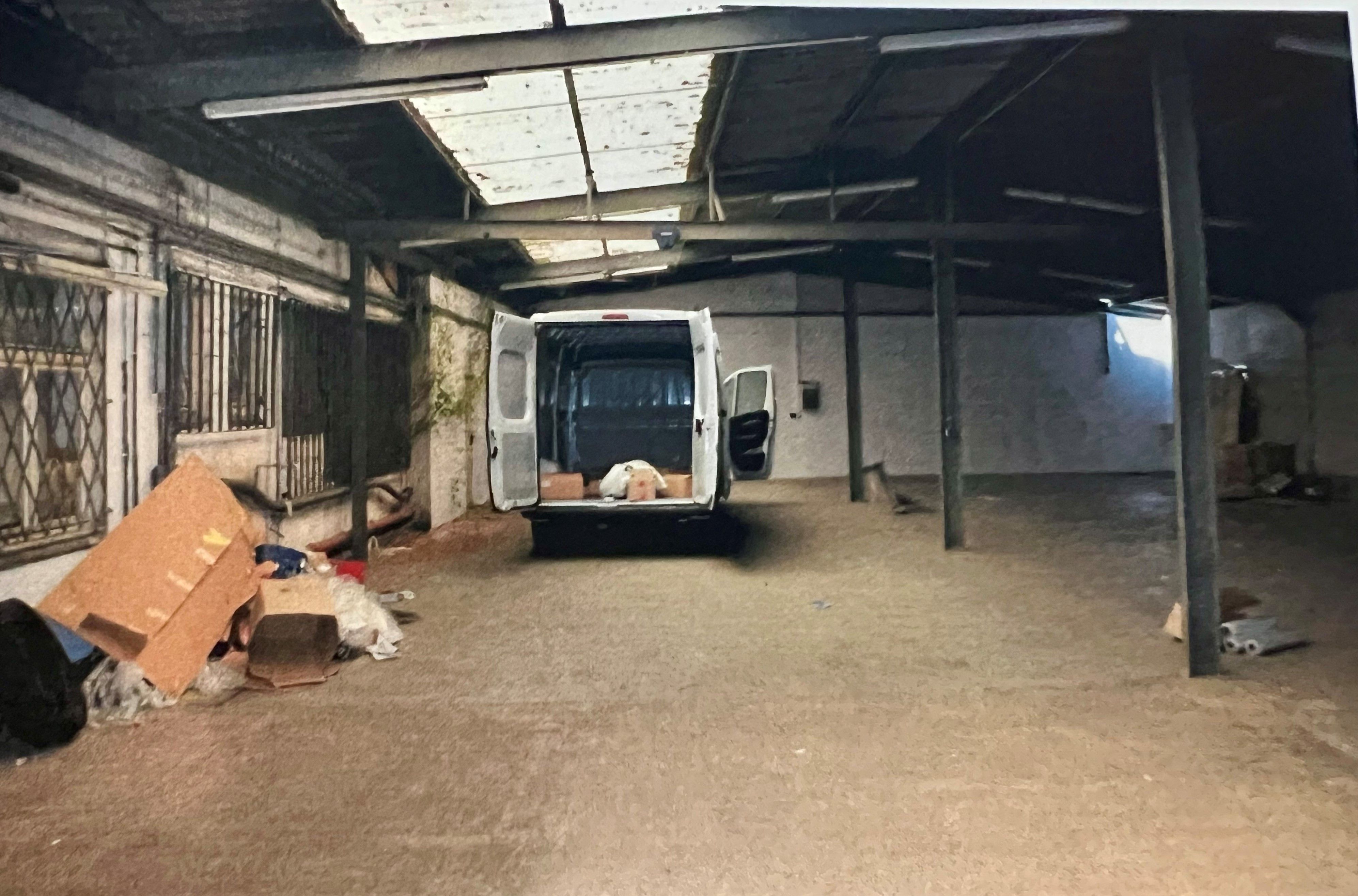 Aus dieser Lagerhalle in Hürth verschwanden laut Anklage rund 350 Kilogramm Marihuana.