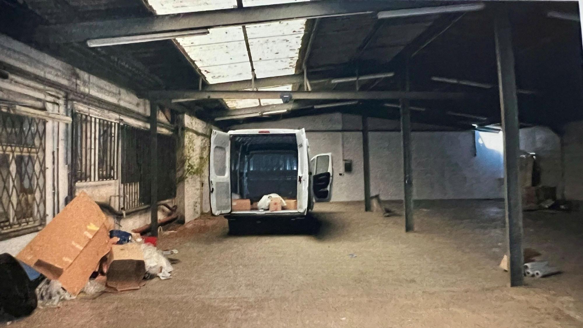 Aus dieser Lagerhalle in Hürth verschwanden laut Anklage rund 350 Kilogramm Marihuana.