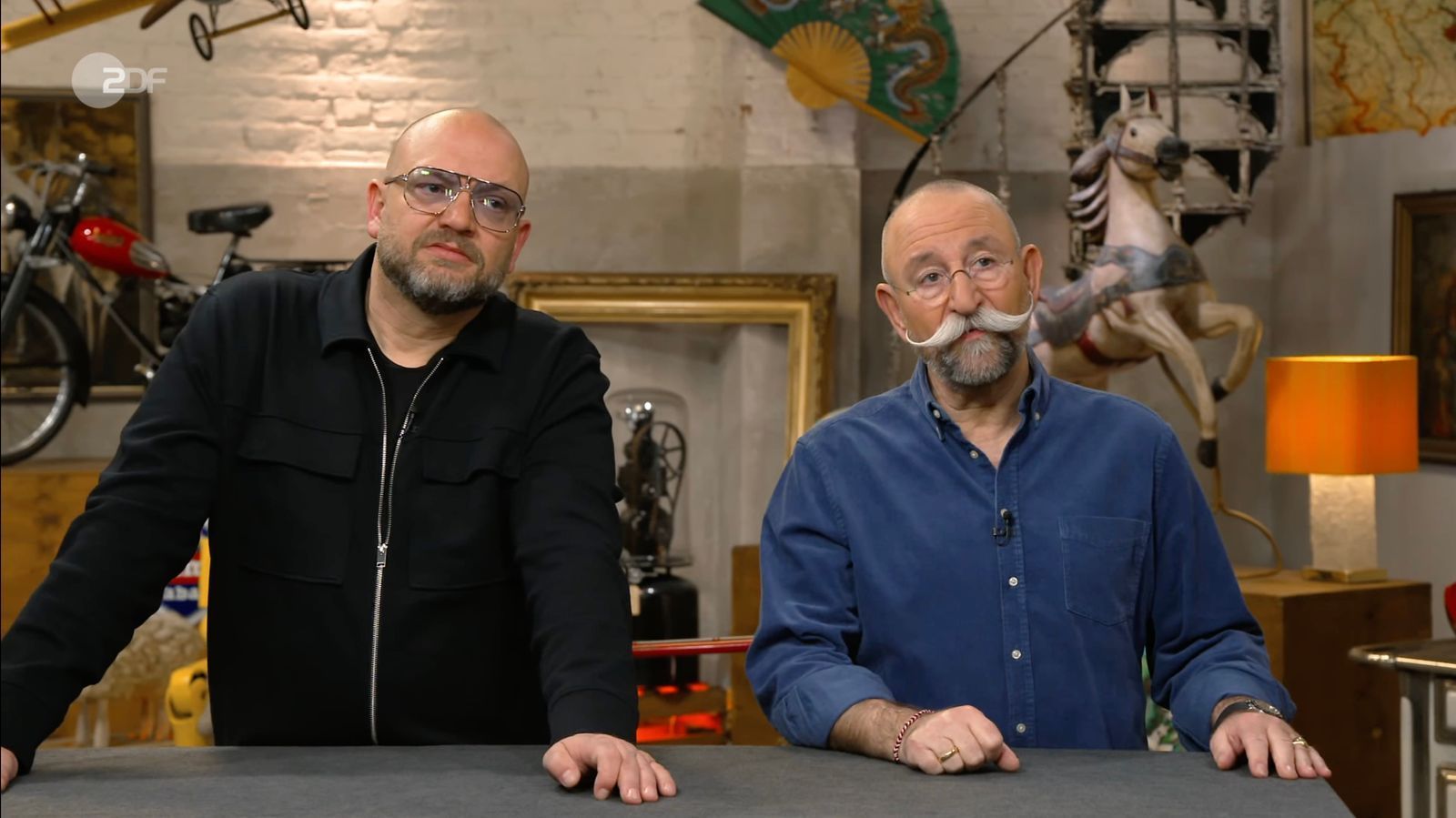 „Das ist skurril“, meinte Sven Deutschmanek, als er das Objekt bei „Bares für Rares“ bestaunte. (Bild: ZDF)
