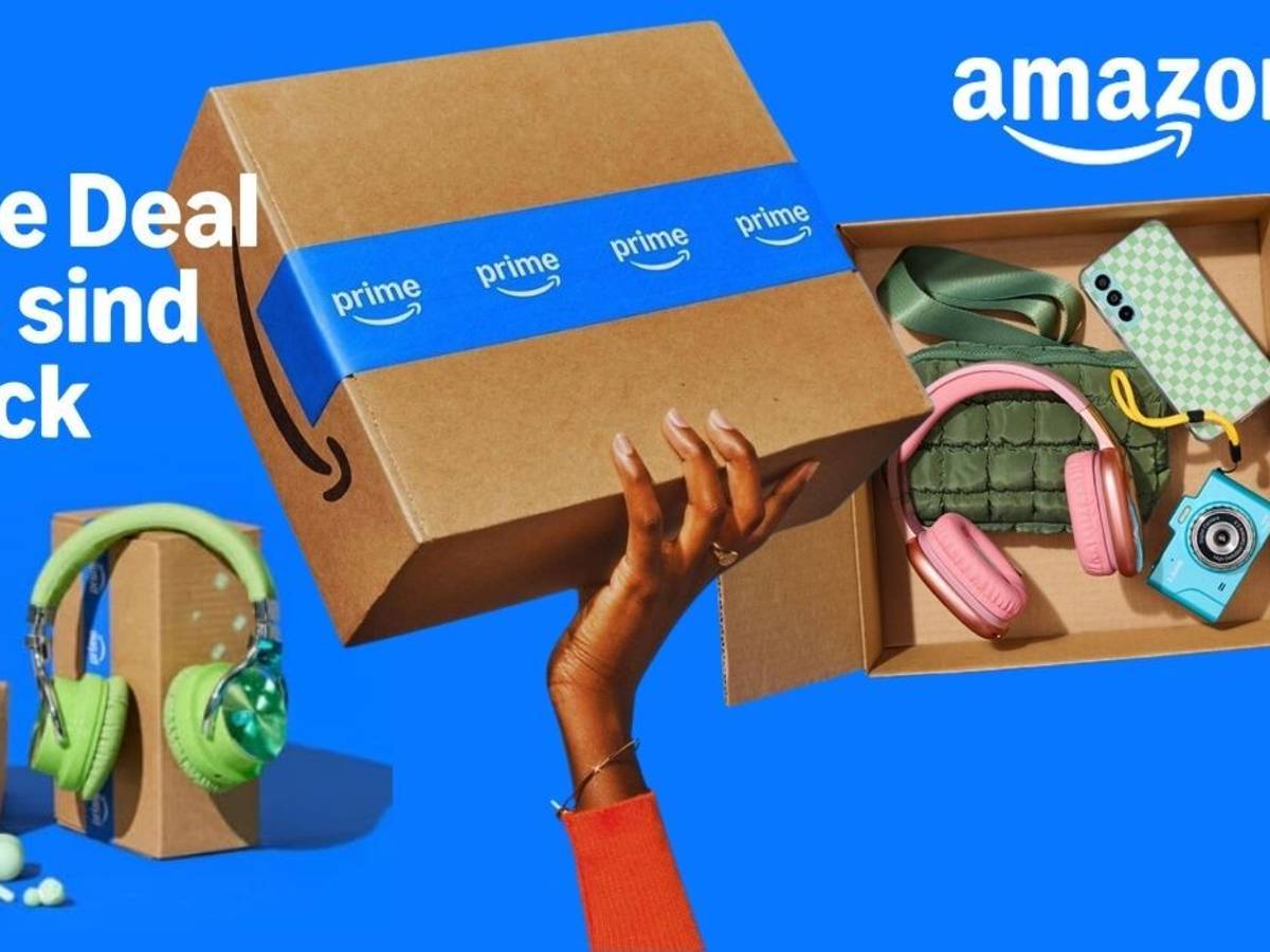 Prime Deal Days Ankündigung 6. und 7. Oktober 2026 mit Design von Amazon. Paketen und Produkten auf blauem Hintergrund.