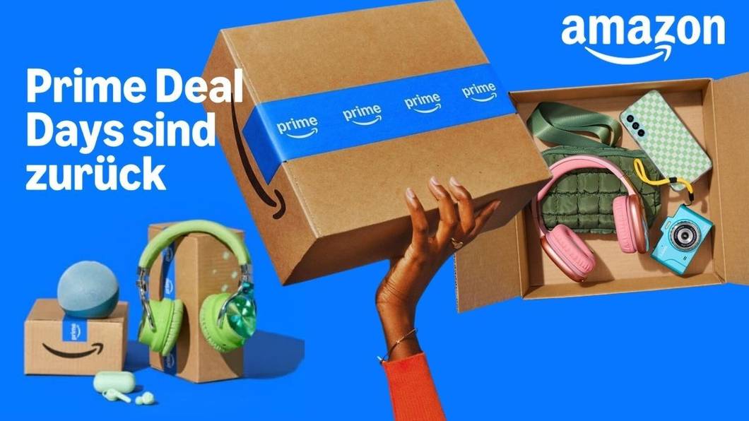 Prime Deal Days Ankündigung 6. und 7. Oktober 2026 mit Design von Amazon. Paketen und Produkten auf blauem Hintergrund.