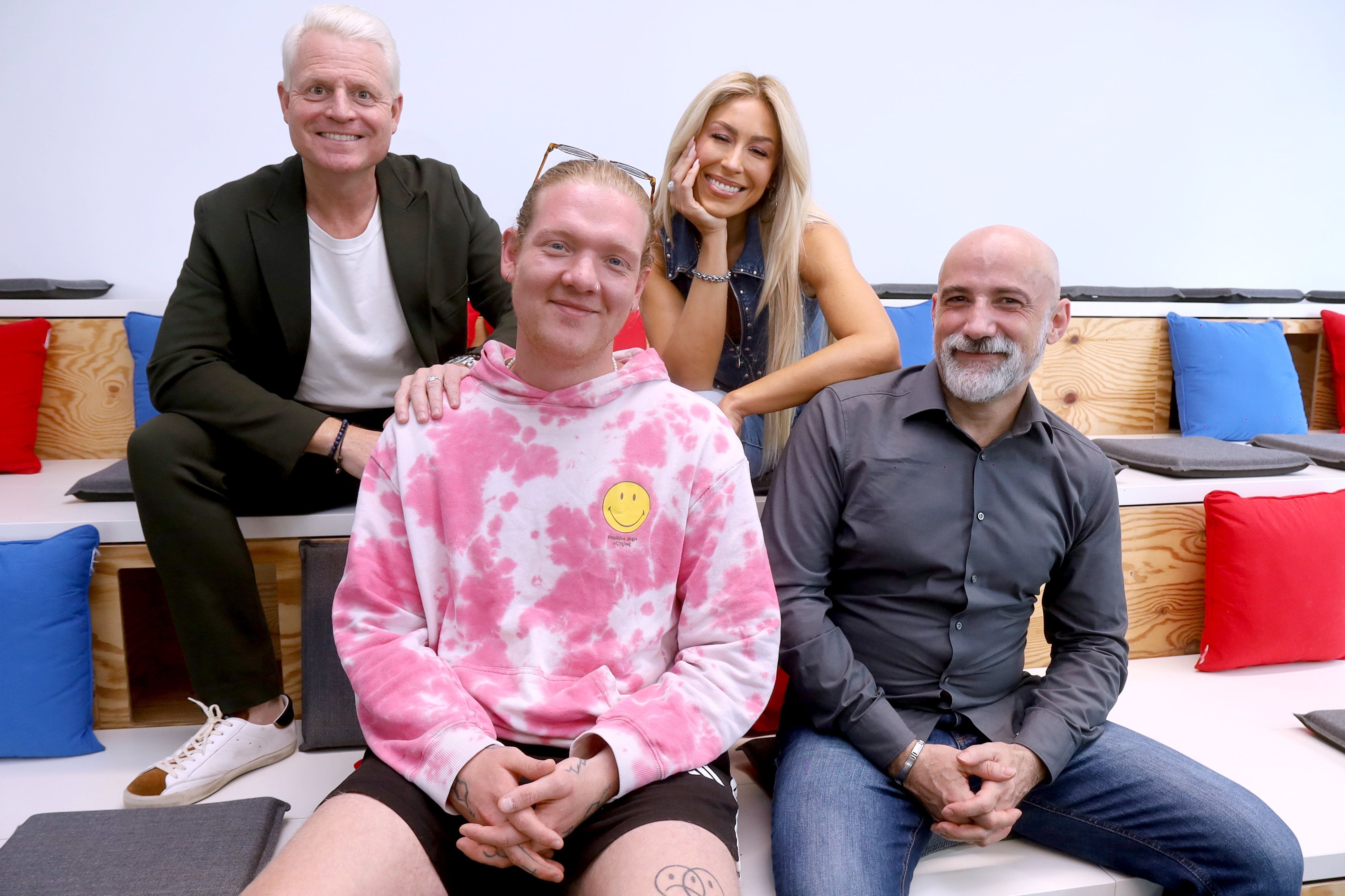 Guido Cantz, Max Rohde, Linda Teodosiu und David Fernández bei der Jurysitzung zum Kamelle-Festival.