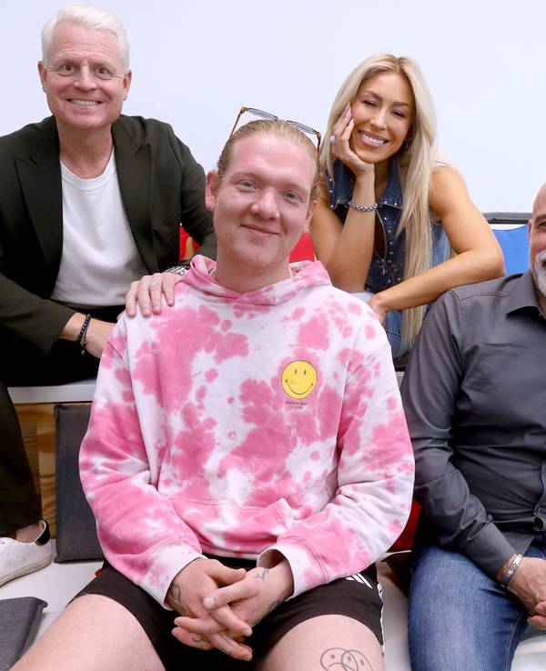 Guido Cantz, Max Rohde, Linda Teodosiu und David Fernández bei der Jurysitzung zum Kamelle-Festival.