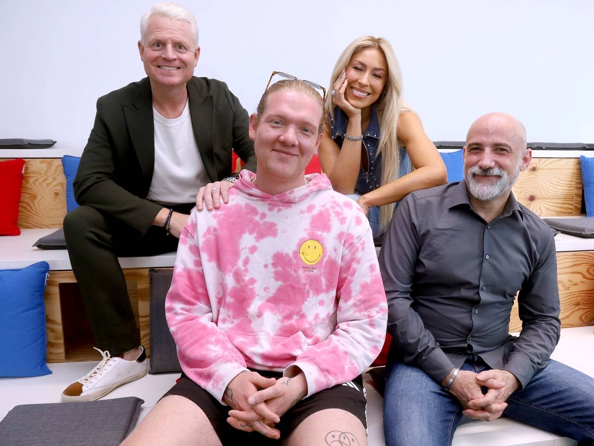 Guido Cantz, Max Rohde, Linda Teodosiu und David Fernández bei der Jurysitzung zum Kamelle-Festival.
