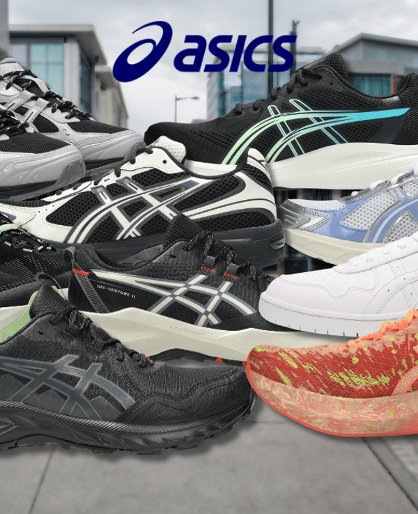 Verschiedene Asics-Sneaker und Laufschuhe vor blauem Hintergrund mit Asics- und OTTO-Logo.