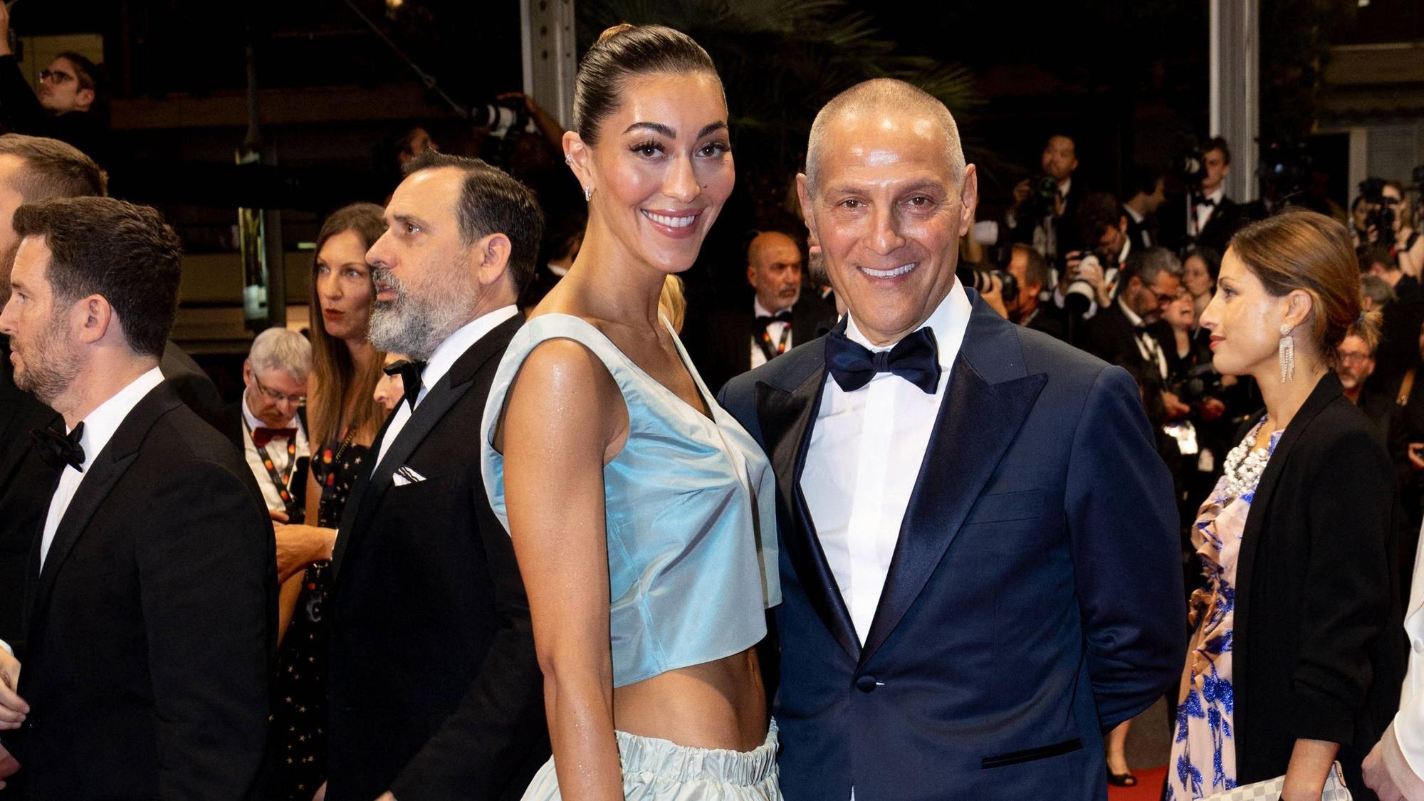 Medienunternehmer Ari Emanuel und seine Ehefrau Sarah Staudinger bei der Premiere von „The Idol“ im Rahmen der 76. Internationalen Filmfestspiele von Cannes im Palais des Festivals.