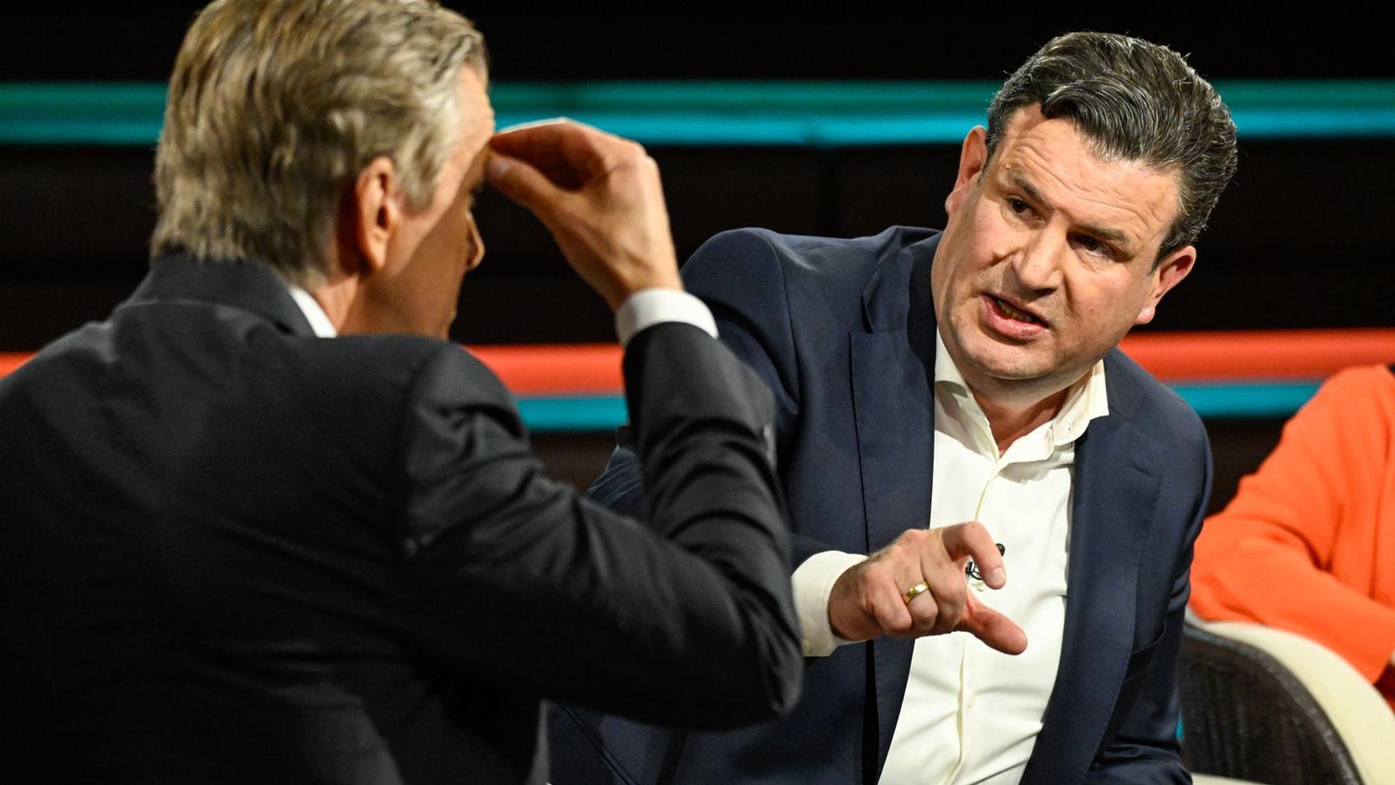 Bei „Markus Lanz“ redete sich SPD-Politiker Hubertus Heil um Kopf und Kragen, als es um sein Interesse am SPD-Parteivorsitz ging. (Bild: ZDF / Markus Hertrich)