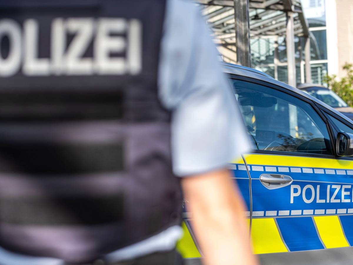 Die Kriminalpolizei wertet aktuell Videomaterial einer Überwachungskamera aus und sucht dringend nach Zeuginnen und Zeugen, die den Vorfall beobachtet haben oder Angaben zur verdächtigen Frau machen können. (Symbolfoto)