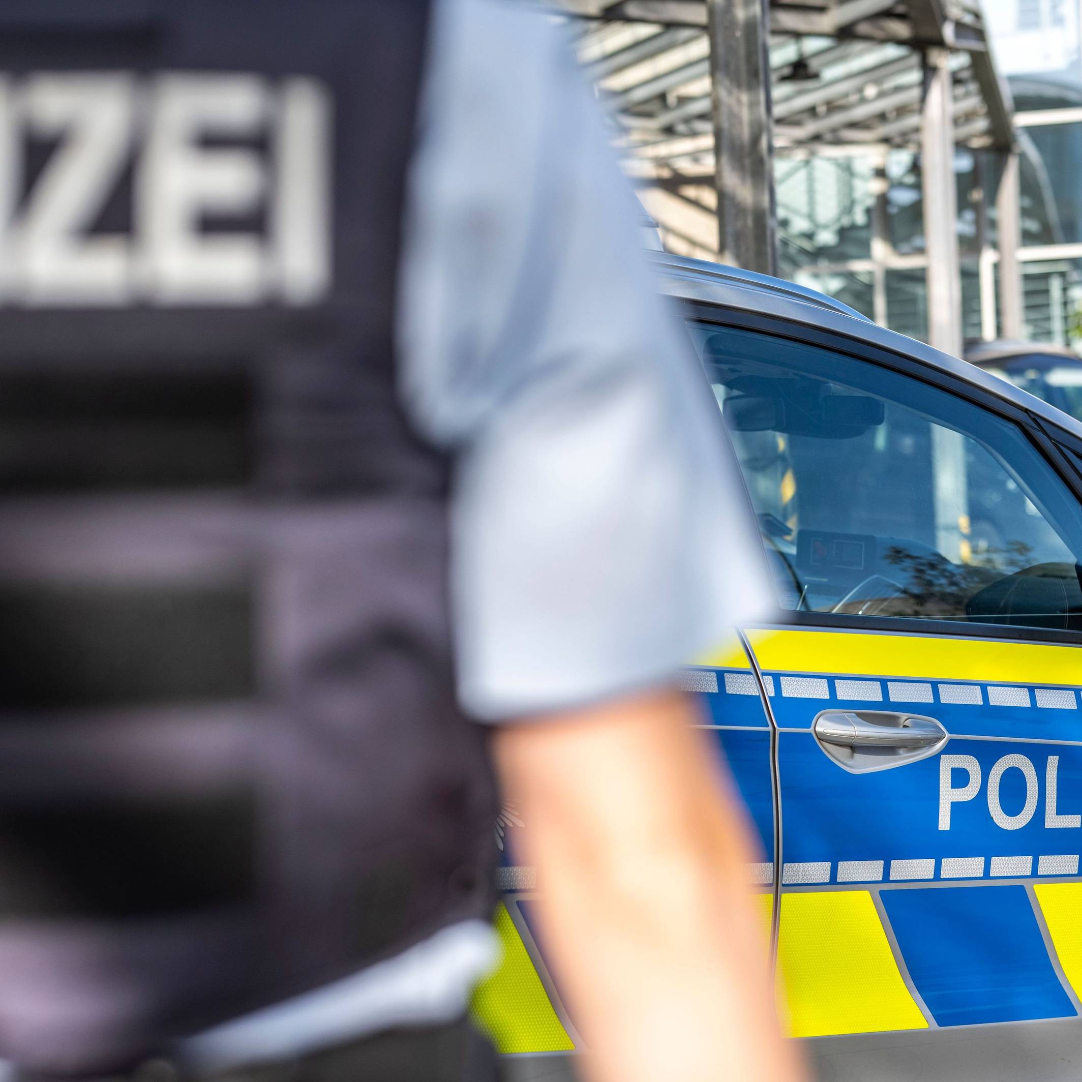 Die Kriminalpolizei wertet aktuell Videomaterial einer Überwachungskamera aus und sucht dringend nach Zeuginnen und Zeugen, die den Vorfall beobachtet haben oder Angaben zur verdächtigen Frau machen können. (Symbolfoto)