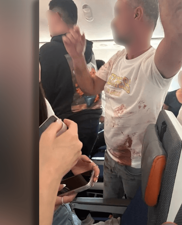 Fotos sollen den Passagier zeigen, der zusammen mit anderen Passagieren einen der Piloten an Bord des Flydubai-Flugs FZ1073 überwältigte.