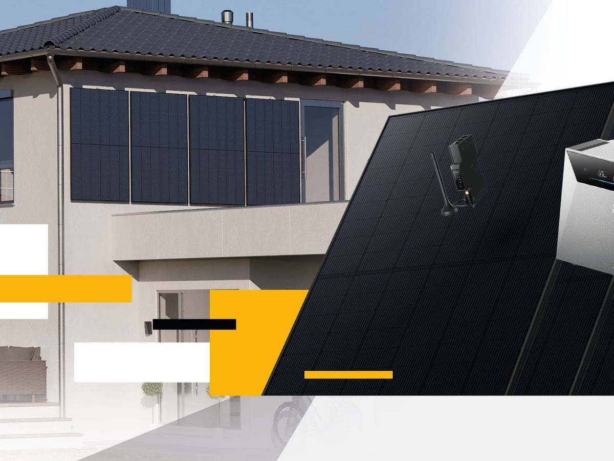 Kleines Kraftwerk Quattro XL Balkonkraftwerk-Set mit Anker SOLIX Solarbank 4 Pro, schwarzen Solarmodulen vor einem Balkon an einem Einfamilienhaus im Hintergrund.