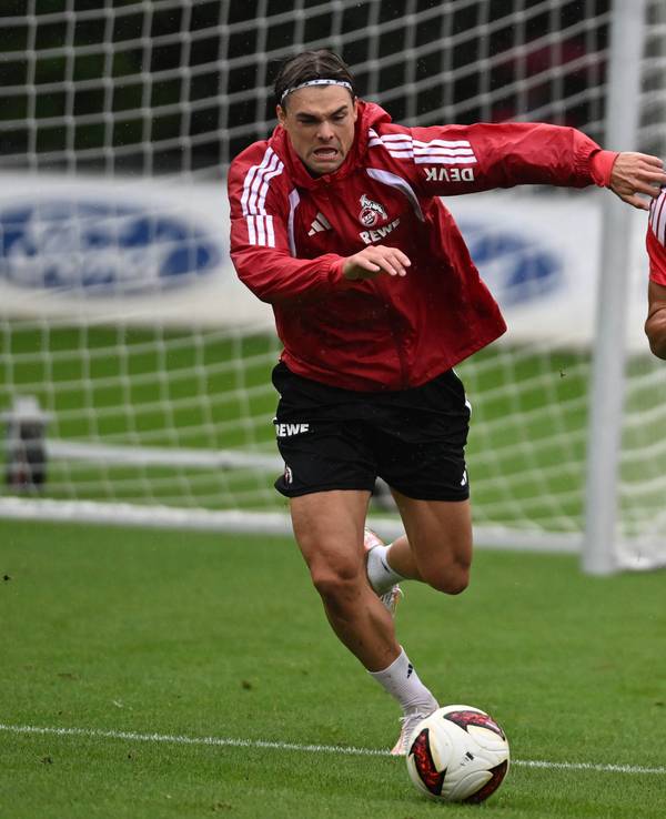 Sebastian Sebulonsen wird im Training von Joel Schmied gejagt.