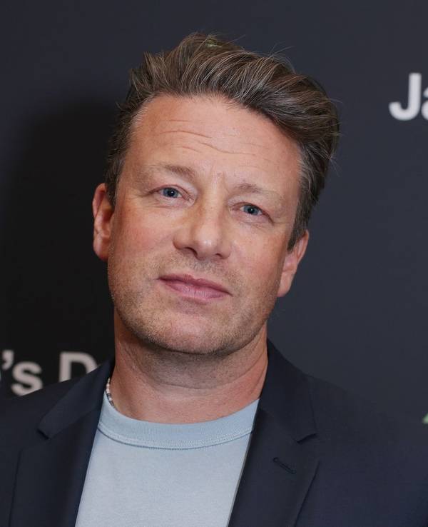 Der britische Star-Koch Jamie Oliver ist Essig-Fan und träumt von einer Deutschlandtour mit seinem Freund, dem deutschen TV-Koch Tim Mälzer. (Bild: 2025 Getty Images/Neil P. Mockford)