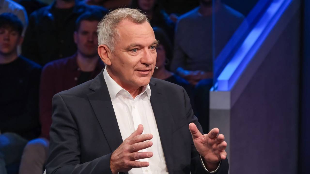 Jan van Aken hat sich bei „Maischberger“ zur Debatte um die Linkspartei geäußert. (Bild: WDR/Oliver Ziebe)