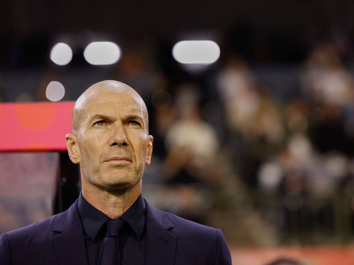 Der französische Nationaltrainer Zinedine Zidane zu Beginn des Fußballspiels gegen Belgien.