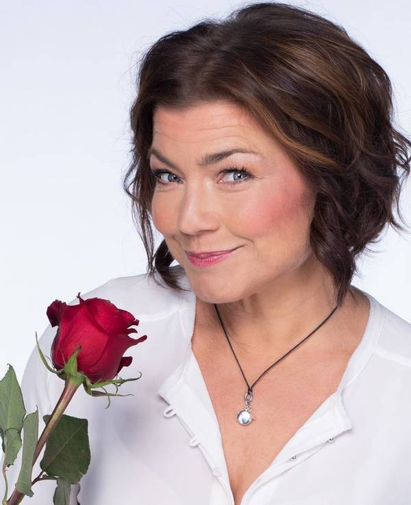 Claudia Schmutzlers Figur in „Rote Rosen“ hat bereits vor einigen Jahren geheiratet - jetzt hatte die Schauspielerin ihre ganz eigene Hochzeit. (Bild: ARD / Thorsten Jander)