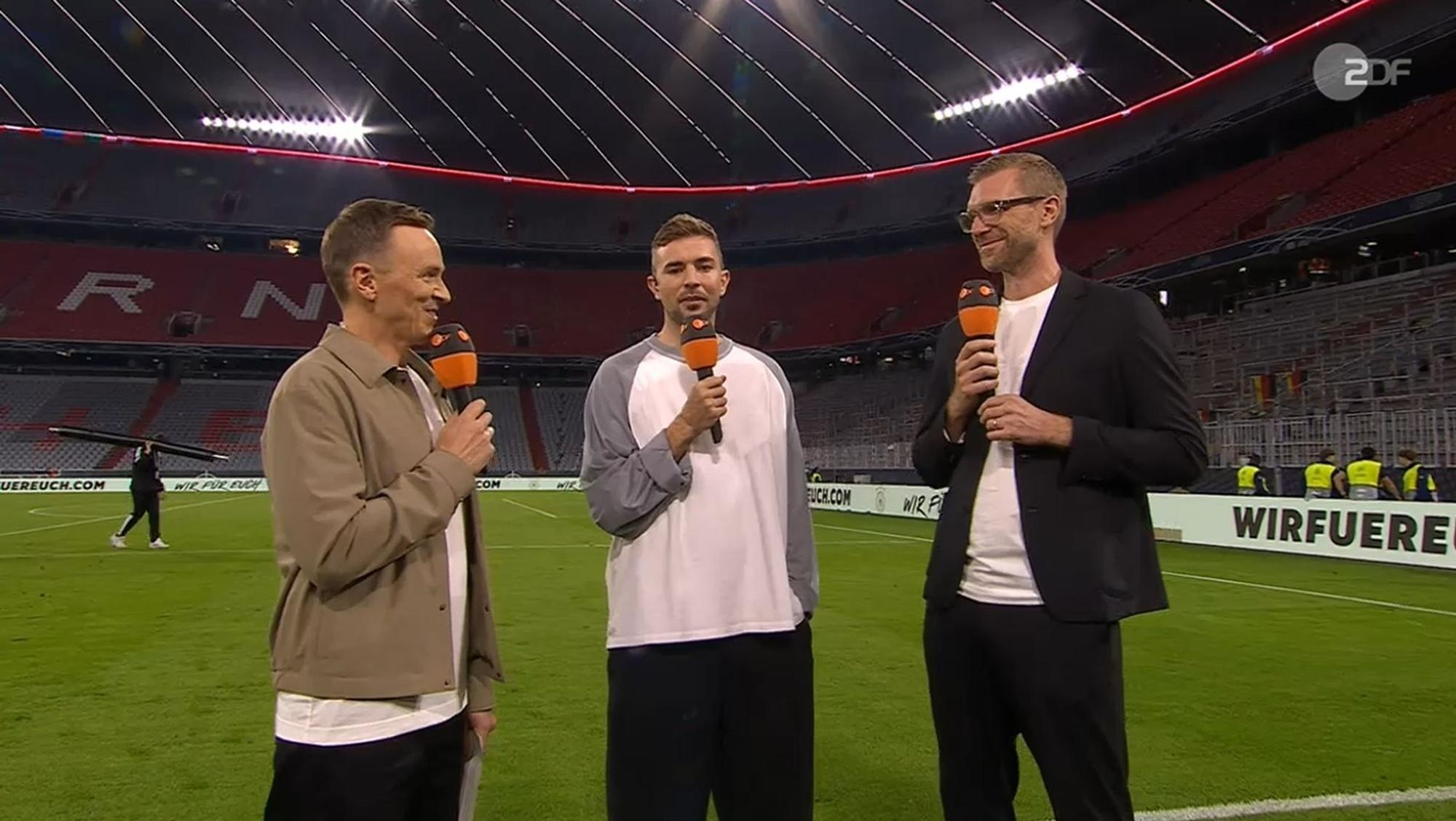 Das ZDF-Team Jochen Breyer, Christoph Kramer und Per Mertesacker.