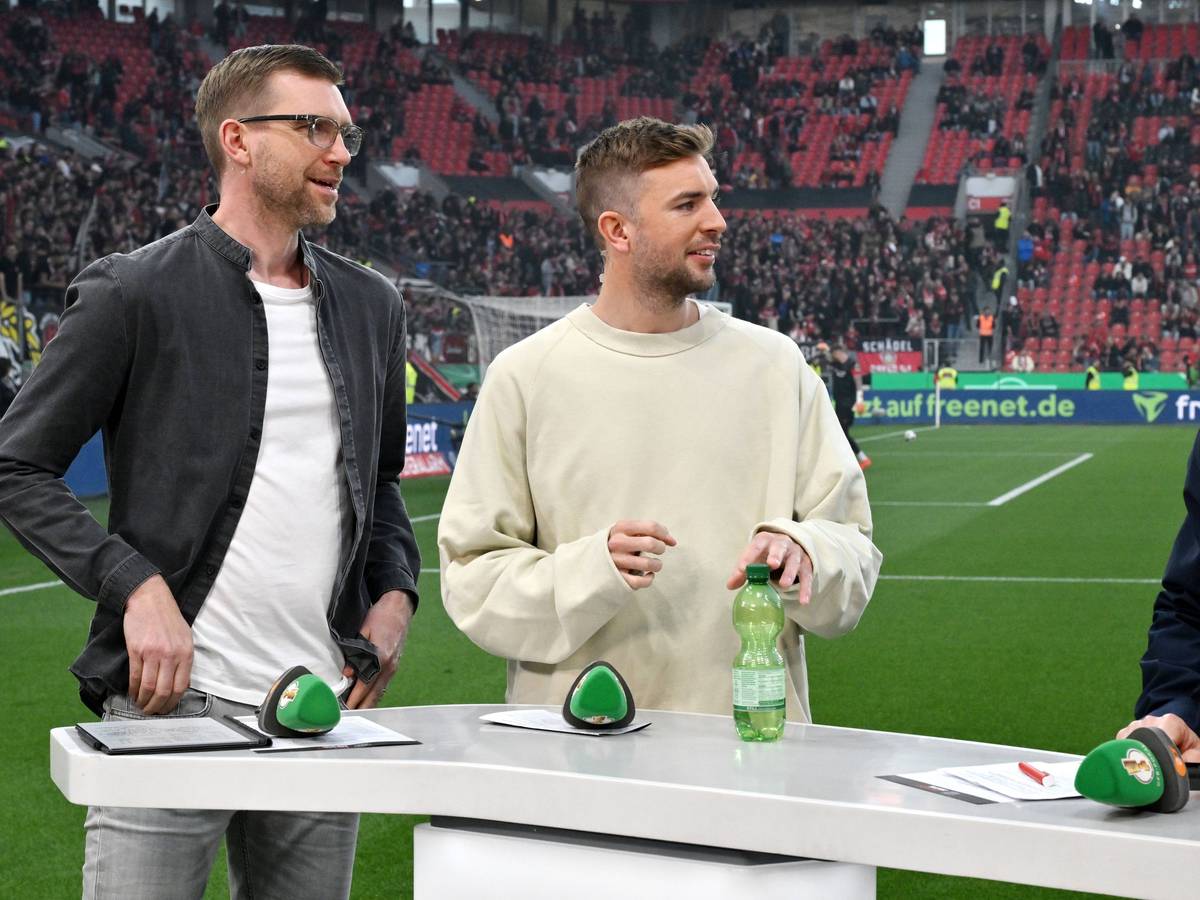 Per Mertesacker (r.) und Christoph Kramer stehen als TV-Experten für das ZDF am Pult.