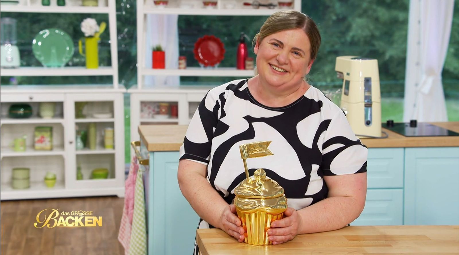 Oxana kann sich bei „Das große Backen“ den goldenen Cupcake und die Gewinnsumme von 10.000 Euro sichern. (Bild: Joyn+)