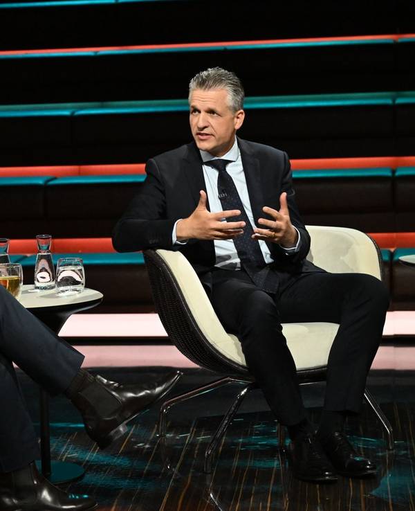 ZDF-Moderator Markus Lanz lockte CDU-Politiker Thorsten Frei aus der Reserve, als es um die politische Zukunft von Friedrich Merz und Jens Spahn ging. (Bild: ZDF / Markus Hertrich)