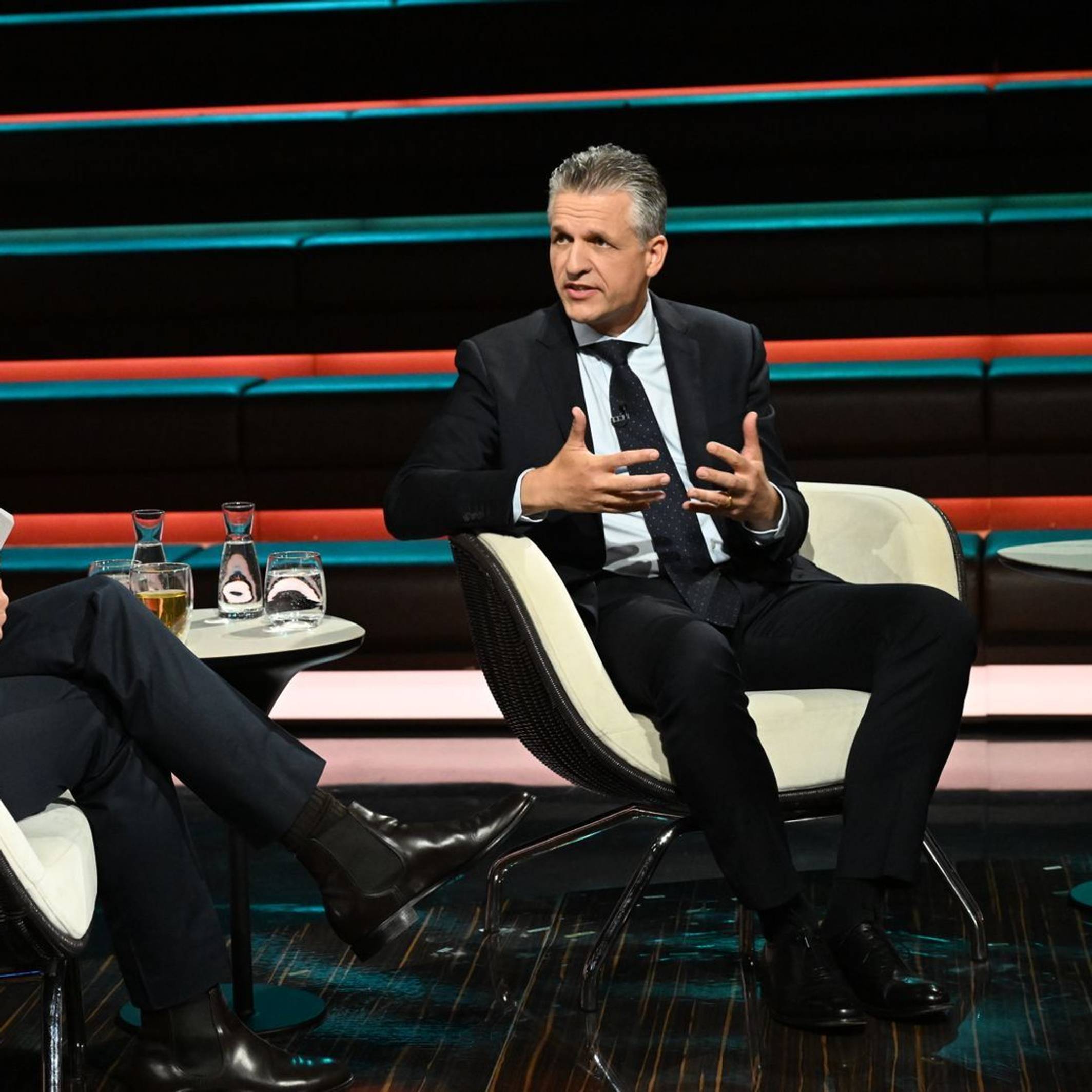 ZDF-Moderator Markus Lanz lockte CDU-Politiker Thorsten Frei aus der Reserve, als es um die politische Zukunft von Friedrich Merz und Jens Spahn ging. (Bild: ZDF / Markus Hertrich)