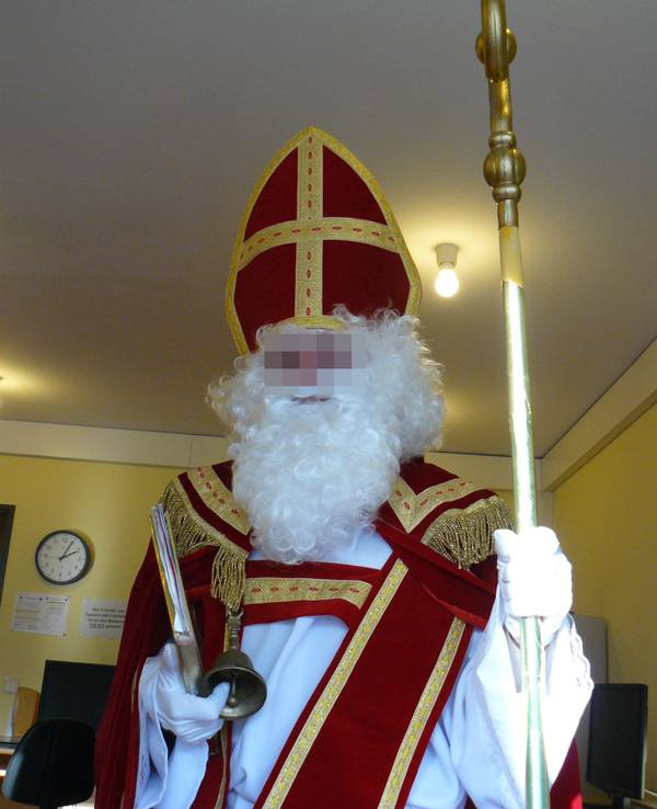 Der Angeklagte im Jahr 2012 in seiner Rolle als Nikolaus für eine Kölner Kirchengemeinde.
