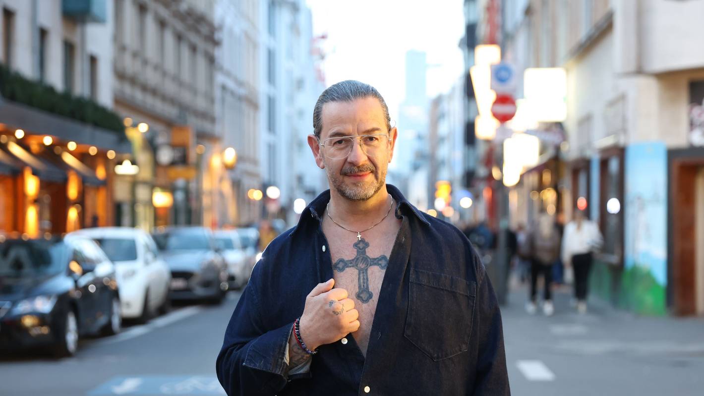 Porträt des Kölners Coco (Codrin Paraschivecu) mit einem besonderen Tattoo am Friesenwall.