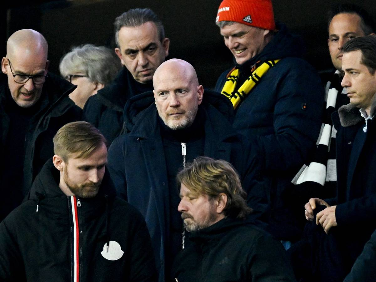 Matthias Sammer und Lars Ricken auf der Tribüne.