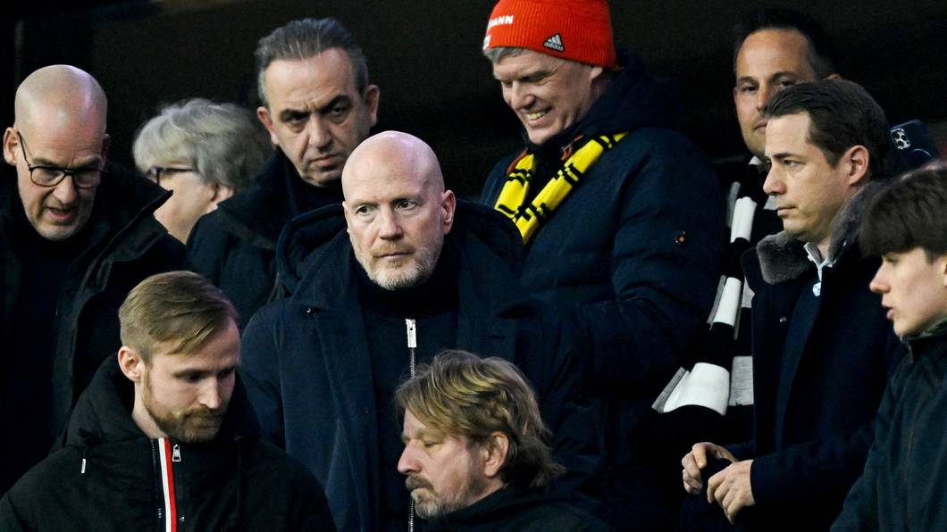 Matthias Sammer und Lars Ricken auf der Tribüne.