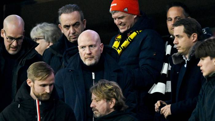 Matthias Sammer und Lars Ricken auf der Tribüne.