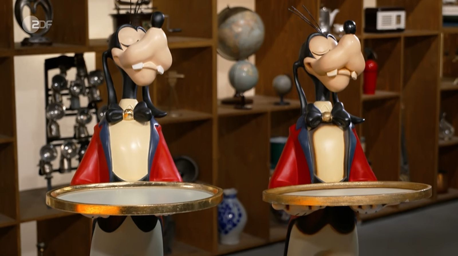 Bei den beiden Figuren im Studio handelte es sich um Exemplare aus Polyresin, einem Kunstharz. (Bild: ZDF)