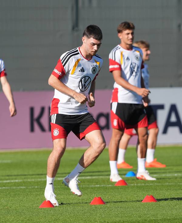 Felix Keidel bei einer Übung im DFB-Training.