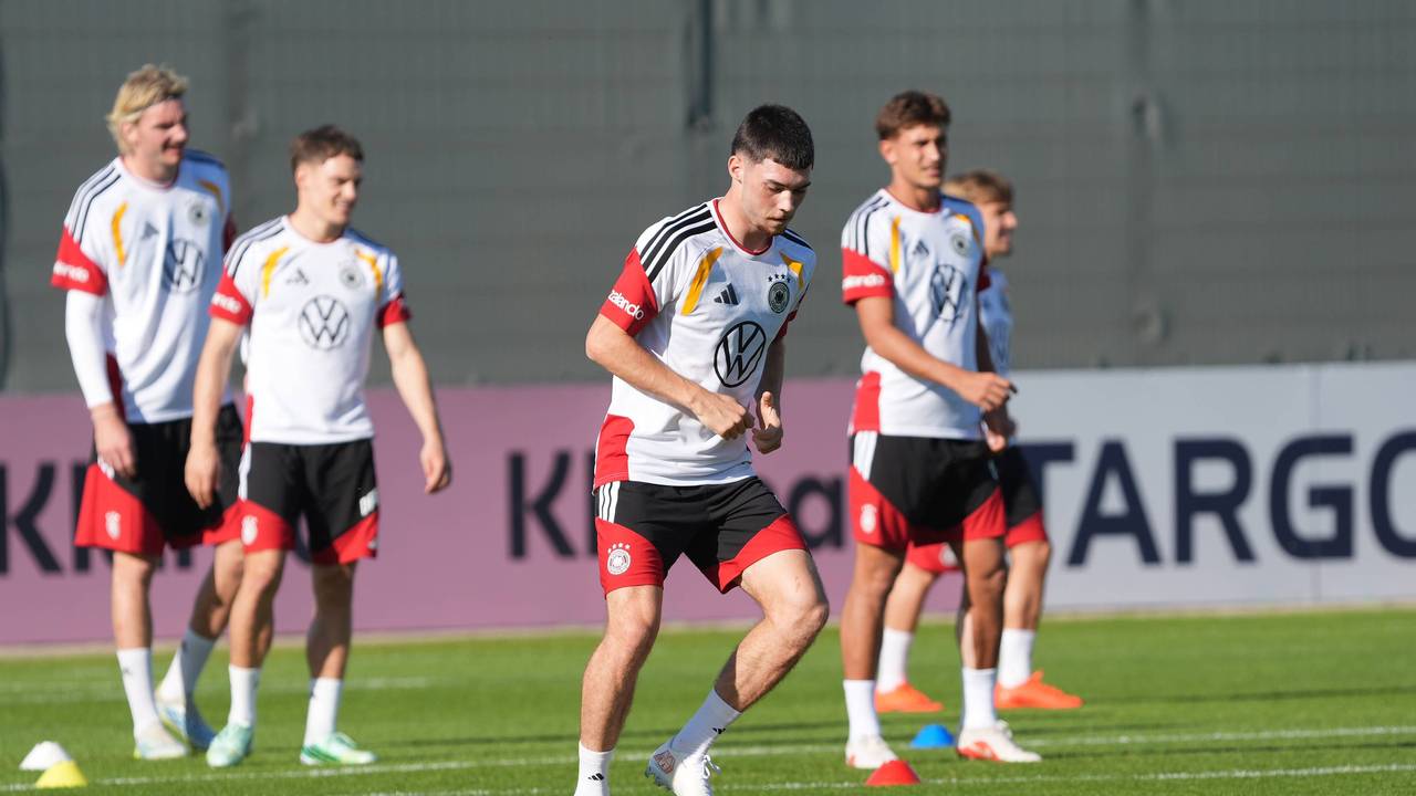 Felix Keidel bei einer Übung im DFB-Training.