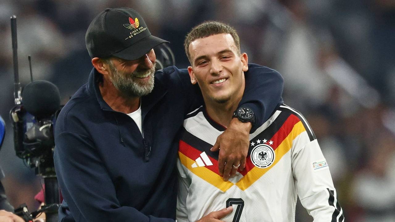 Said El Mala und Jürgen Klopp unterhalten sich nach dem Spiel.