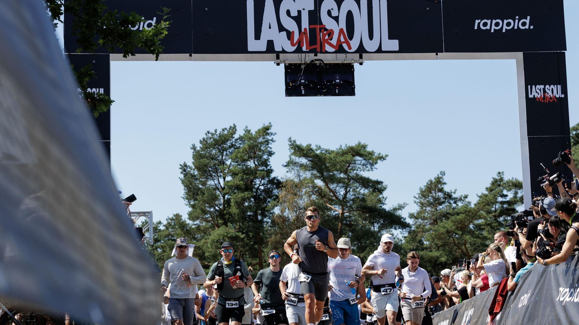 Start des Ultra-Rennens "Last Soul Ultra" im „Fursten Forest“ Fürstenau.