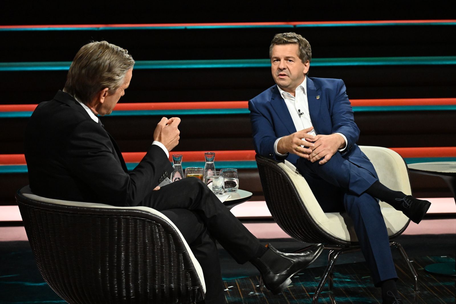 ZDF-Moderator Markus Lanz lockte den CDU-Ministerpräsidenten Sven Schulze am Donnerstag aus der Reserve, als es um eine mögliche Zusammenarbeit mit der AfD ging. (Bild: ZDF / Markus Hertrich)