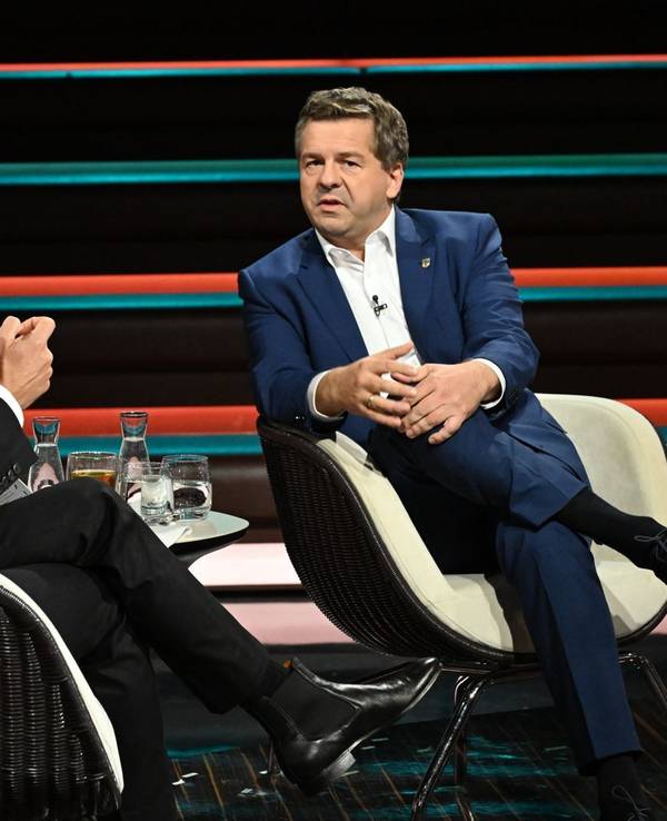 ZDF-Moderator Markus Lanz lockte den CDU-Ministerpräsidenten Sven Schulze am Donnerstag aus der Reserve, als es um eine mögliche Zusammenarbeit mit der AfD ging. (Bild: ZDF / Markus Hertrich)