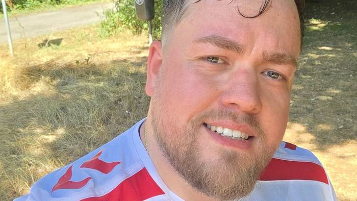 Sven Glöckner (32) trainiert im FC-Trikot seines verstorbenen Opas für den Kölner Halbmarathon.