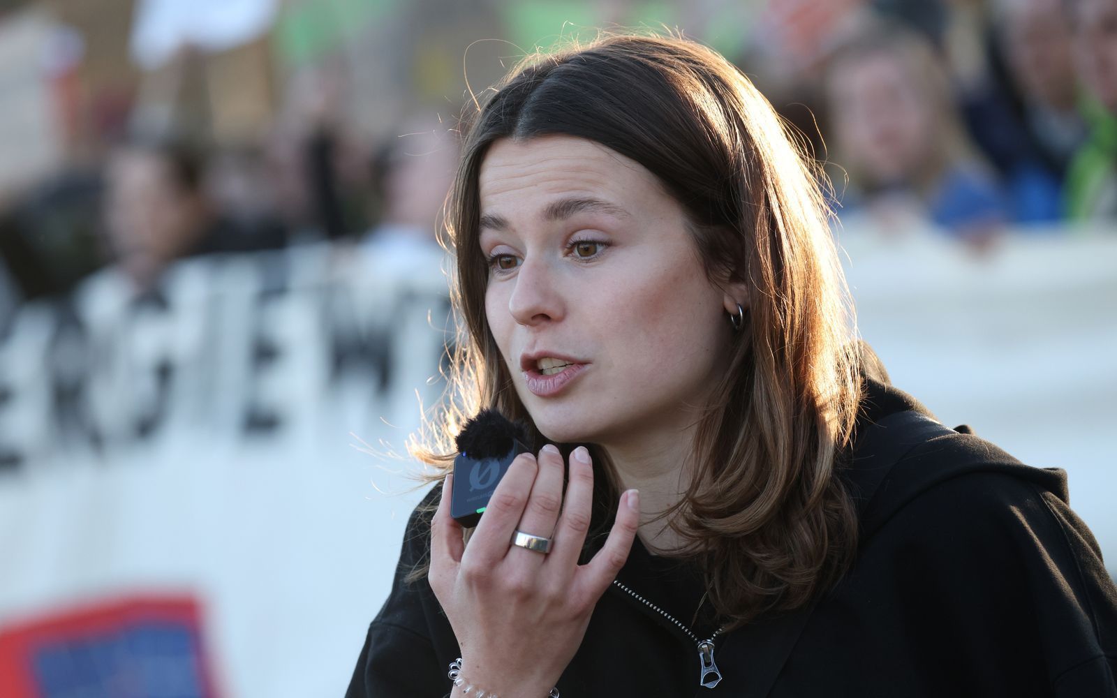 Luisa Neubauer hat einen Vorstoß der Unionsfraktion im Bundestag in Bezug auf die Energiepolitik hart kritisiert. (Bild: Getty Images / Sean Gallup)