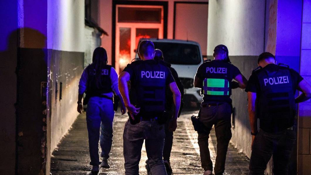 Polizei und SEK-Beamte sind in Hagen im Einsatz.