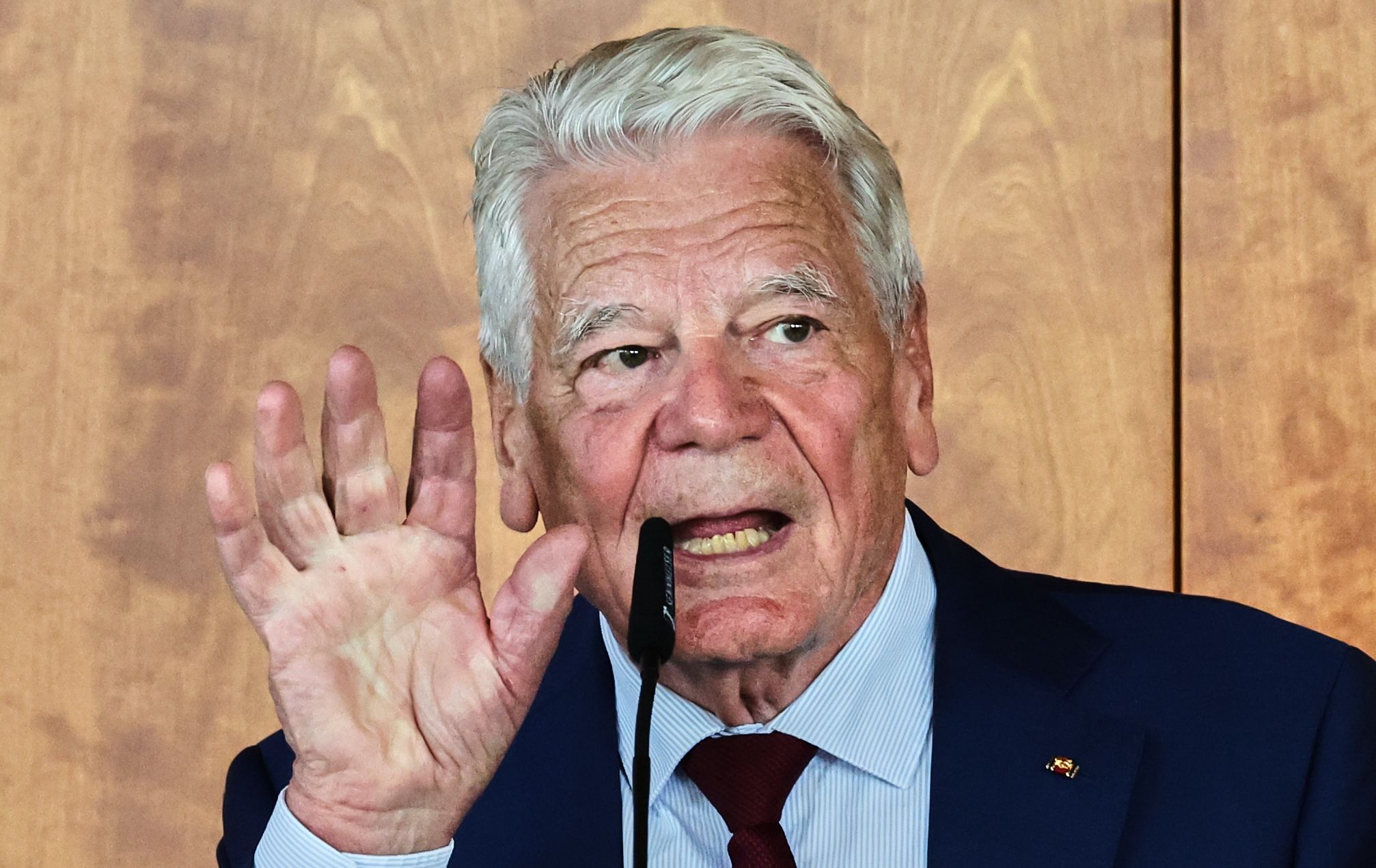 Altbundespräsident Joachim Gauck spricht auf einer Konferenz in Rostock. (Archivbild)achim Gauck, früherer Bundespräsident, spricht auf einer Konferenz