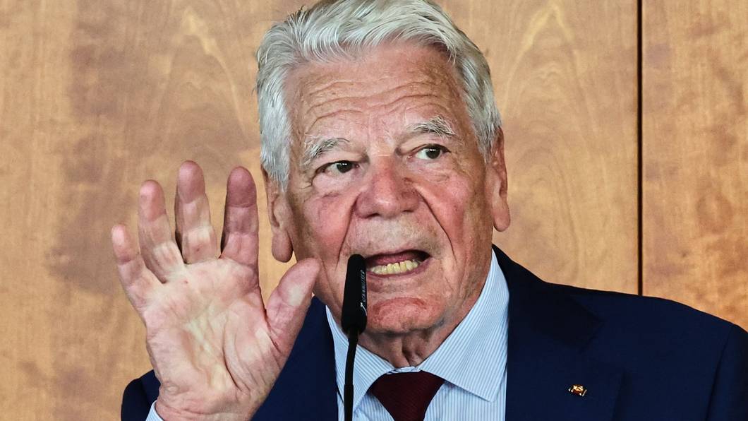 Altbundespräsident Joachim Gauck spricht auf einer Konferenz in Rostock. (Archivbild)achim Gauck, früherer Bundespräsident, spricht auf einer Konferenz