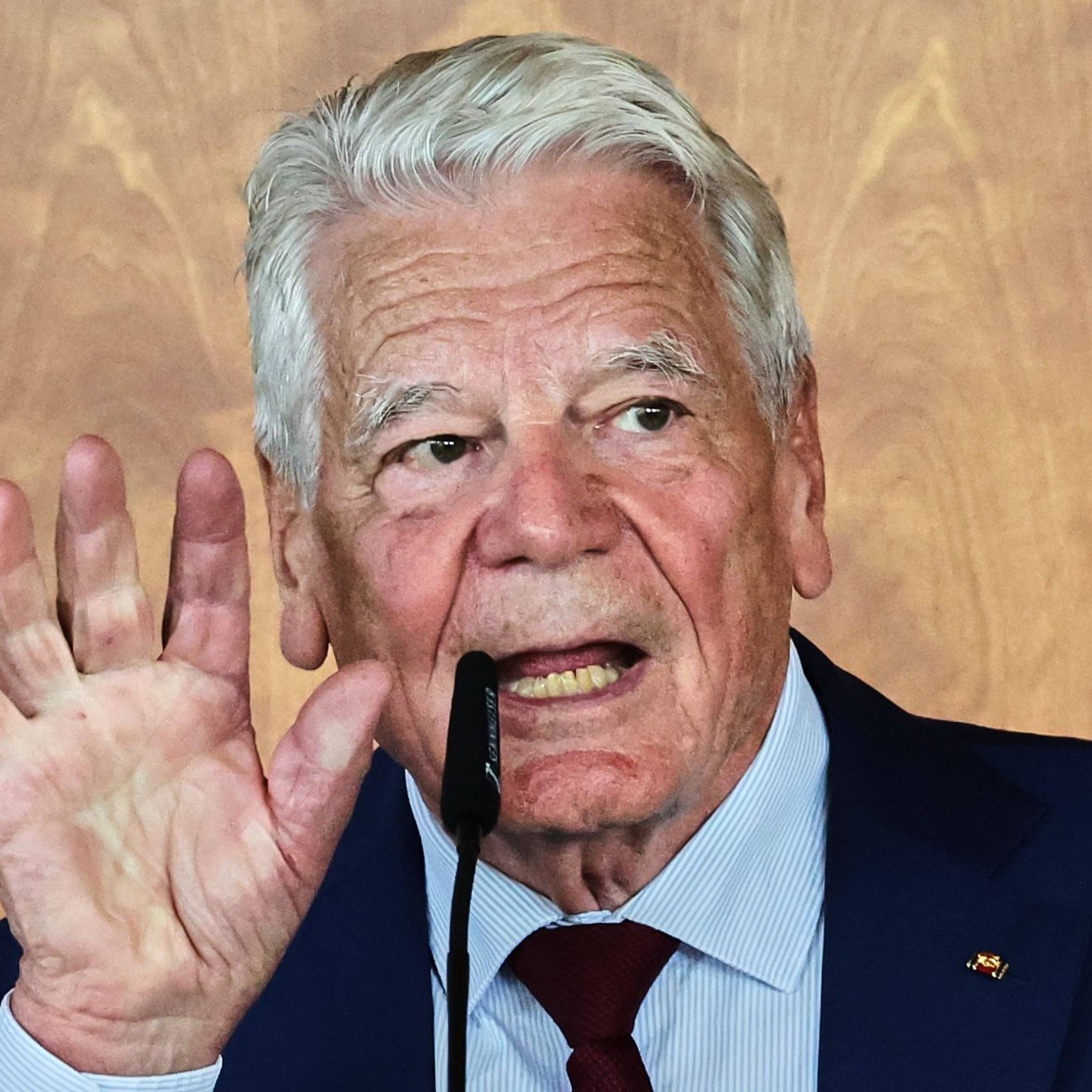 Altbundespräsident Joachim Gauck spricht auf einer Konferenz in Rostock. (Archivbild)achim Gauck, früherer Bundespräsident, spricht auf einer Konferenz