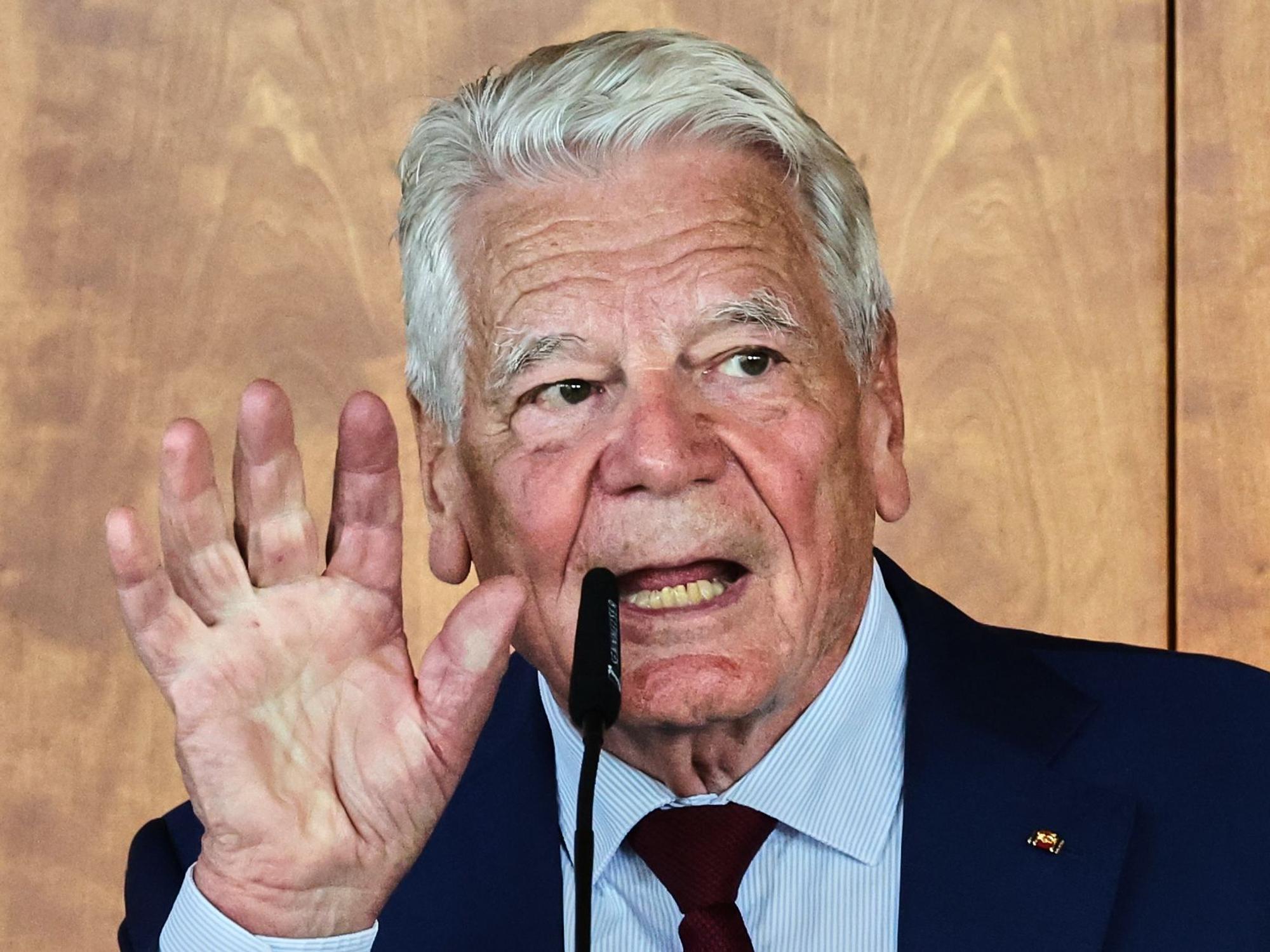 Altbundespräsident Joachim Gauck spricht auf einer Konferenz in Rostock. (Archivbild)achim Gauck, früherer Bundespräsident, spricht auf einer Konferenz